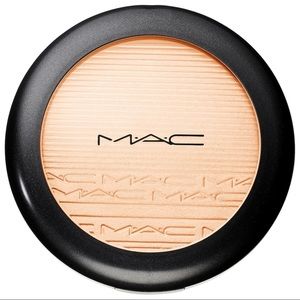 M.A.C. Extra Dimension Skinfinish Highlighter